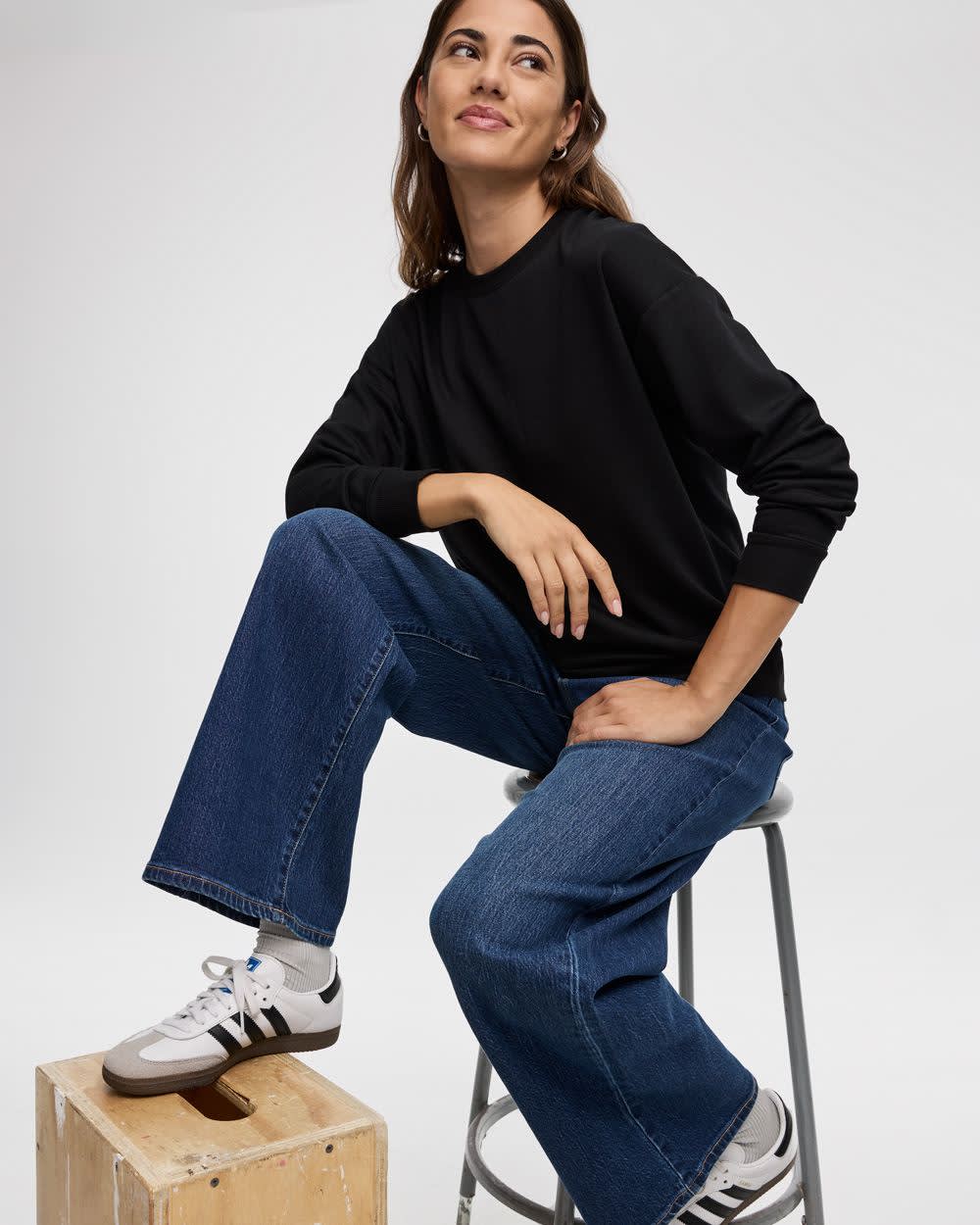 Long-Sleeve Crew-Neck Sweatshirt – R Essentials