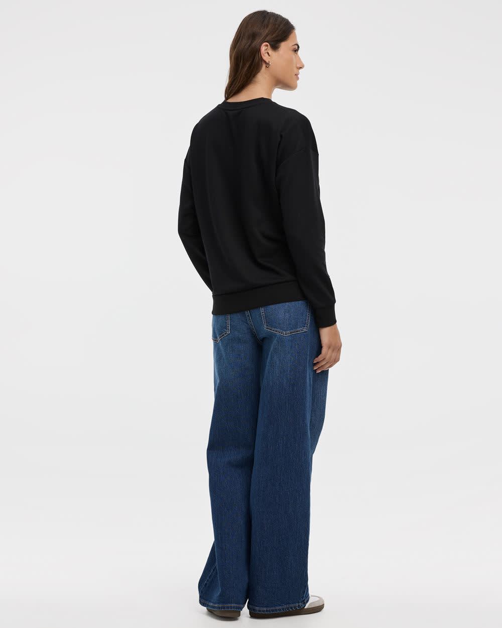 Long-Sleeve Crew-Neck Sweatshirt – R Essentials